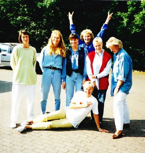 (Peggy Kieck, Karin Reynolds [heute Fürst], Andrea Krüger, Marion Güthe-Schröder, Silvia Sowarka, Astrid Poulson - Liegend: Gisela Breuer)